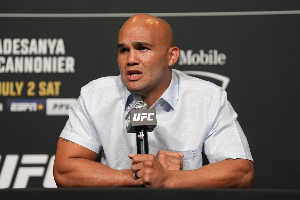 Robbie Lawler na coletiva de imprensa do UFC 276.