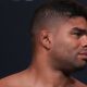 Alistair Overeem passa pela balança em confronto pelo UFC.