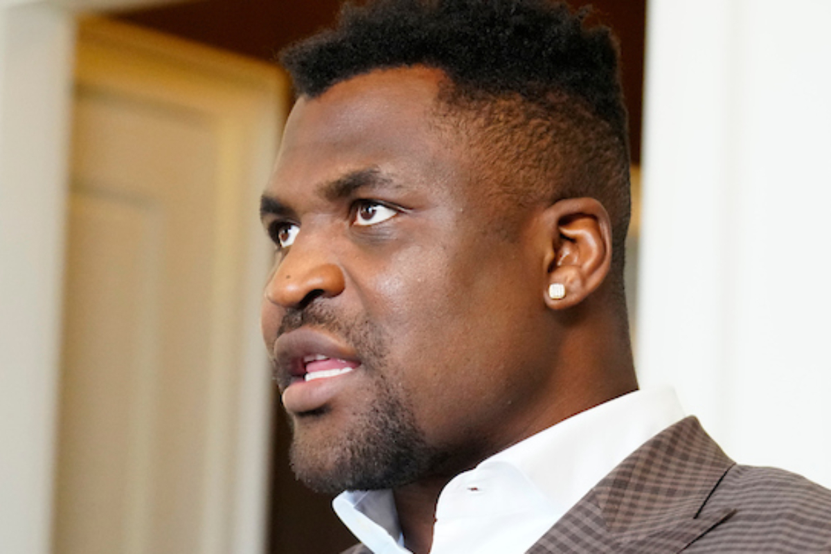 Francis Ngannou é um dos lutadores mais bem pagos da história do MMA