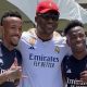 Francis Ngannou visita CT do Real Madrid nos Estados Unidos e tieta Vinícius Jr.