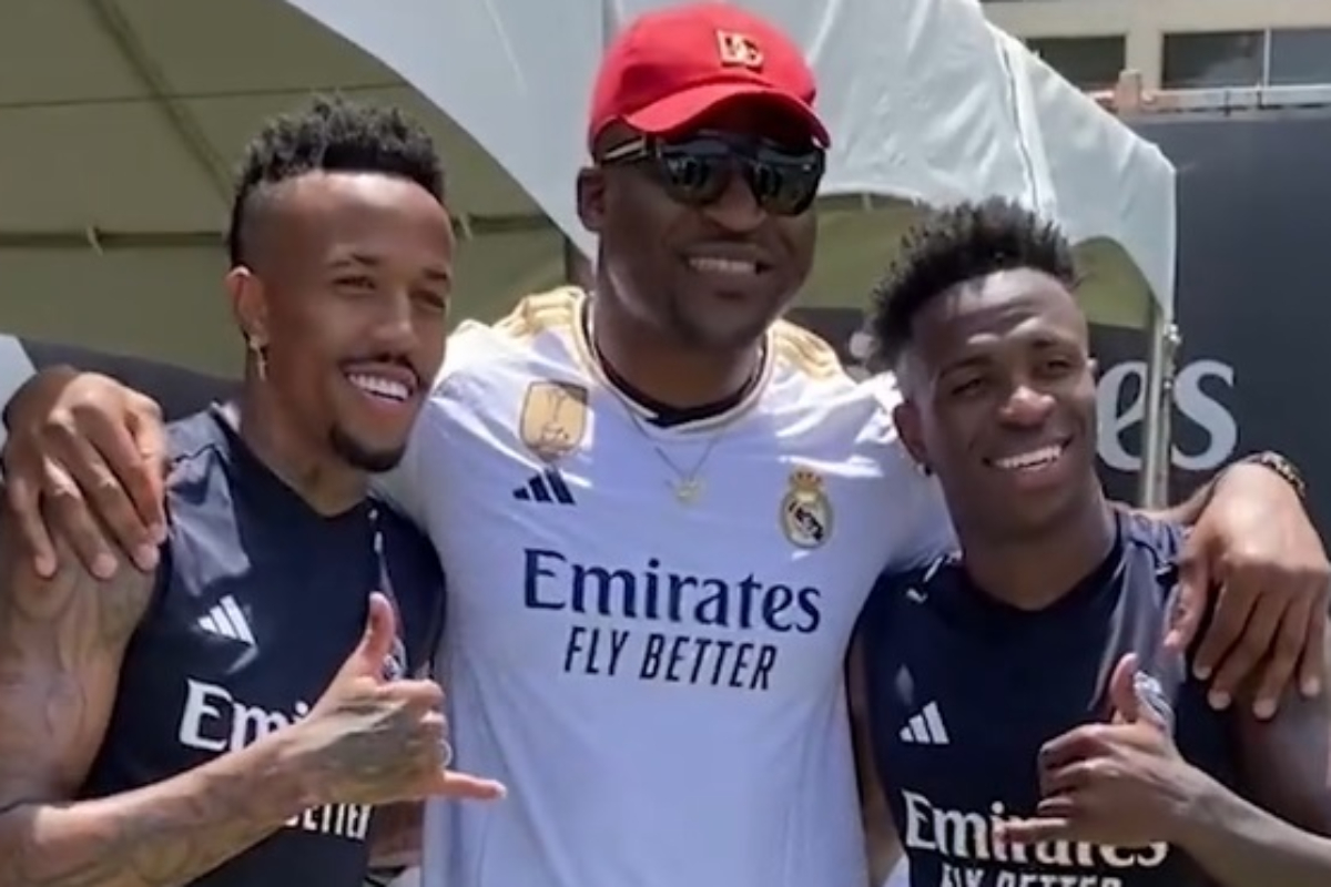 Francis Ngannou visita CT do Real Madrid nos Estados Unidos e tieta Vinícius Jr.