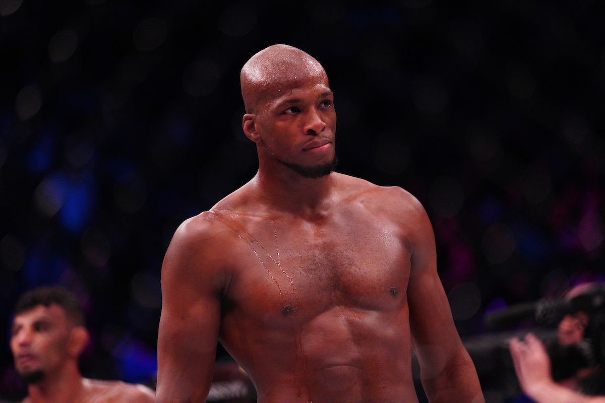 Michael Page antes de entrar em ação no Bellator.