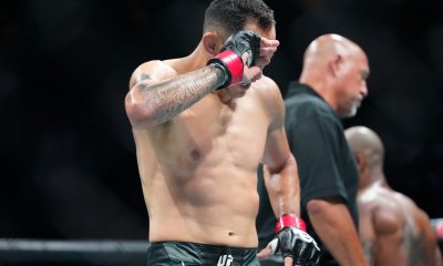 Tony Ferguson foi alvo de uma dedada involuntária no olho no primeiro round do UFC 291