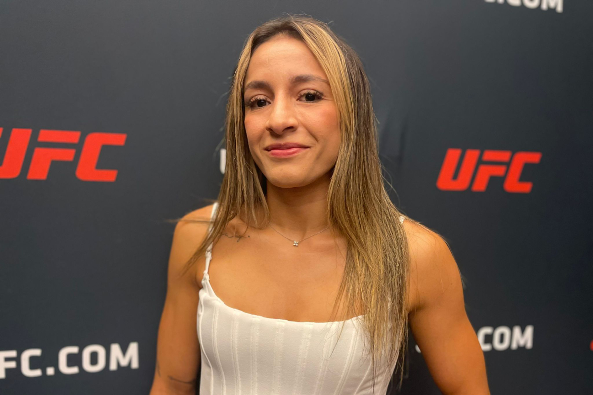Jaqueline Amorim posa para foto no media day do UFC Vegas 78.