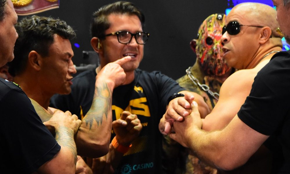 Popó e Junior Dublê trocam provocações logo após a pesagem oficial do Fight Music Show