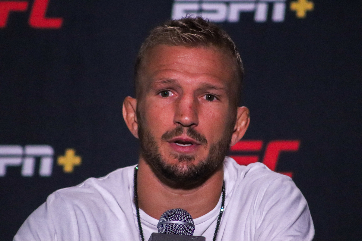 TJ Dillashaw no media day do UFC Vegas 32.
