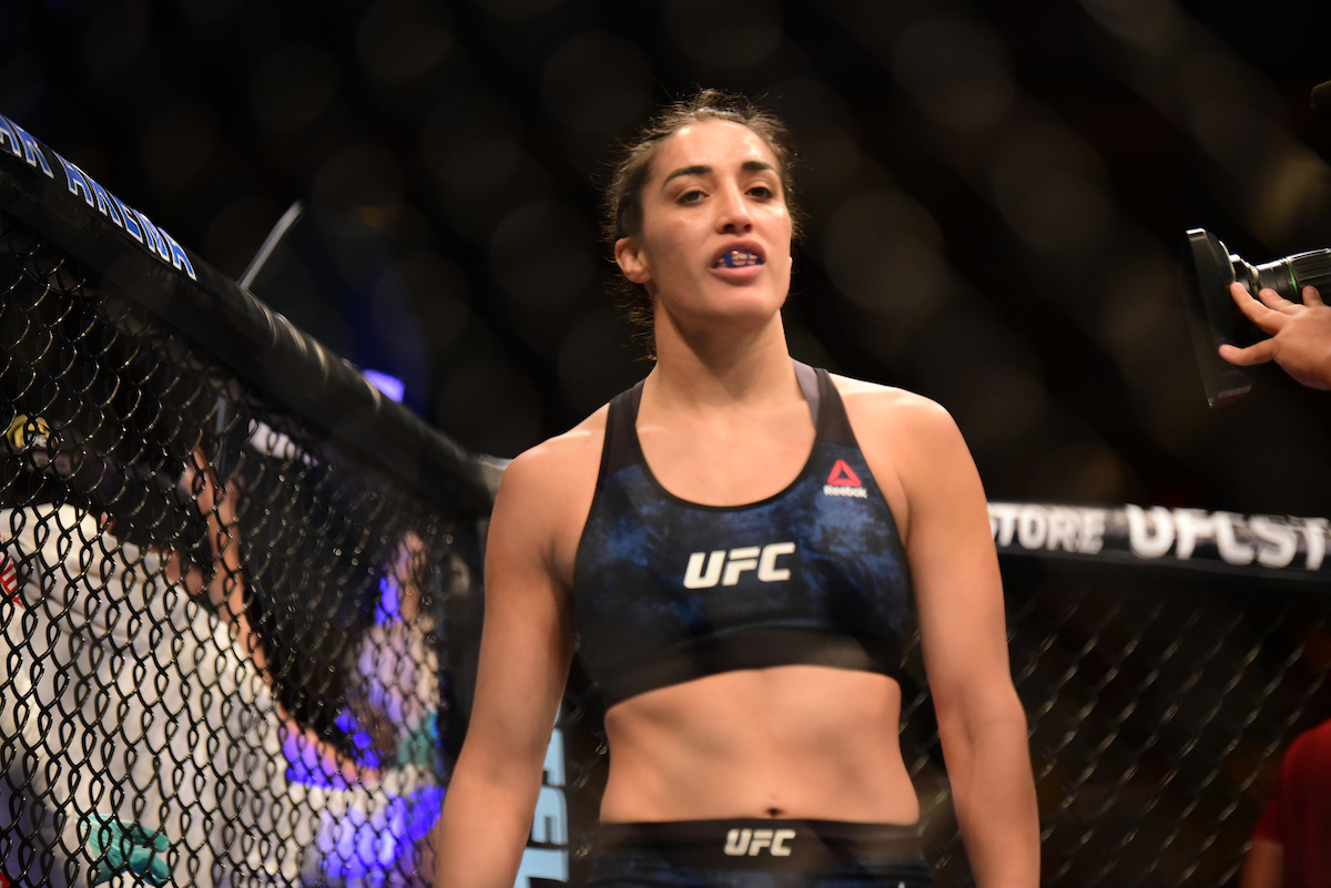 Tatiana Suarez no octógono do UFC Chile.