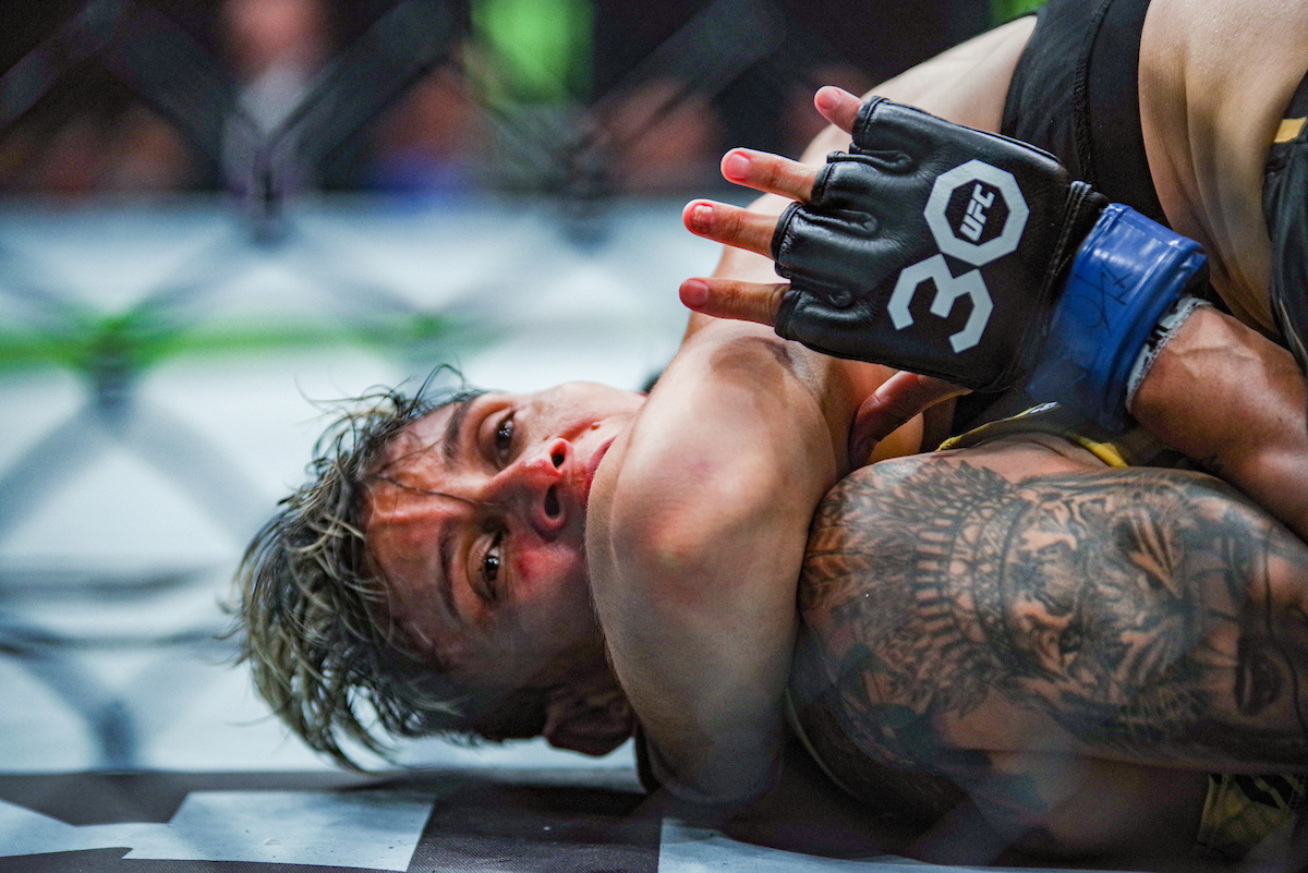 Amanda Lemos perdeu para Zhang Weili no UFC 292