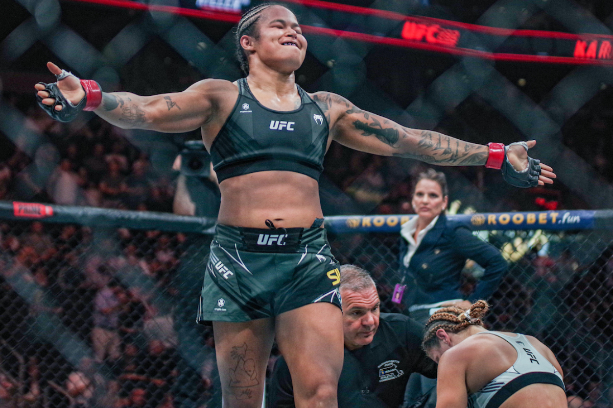 Karine Silva finalizou Maryna Moroz no UFC 292