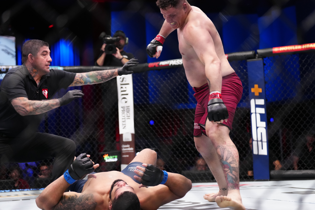 Jhonata Diniz nocauteou Eduardo Neves no Contender Series.