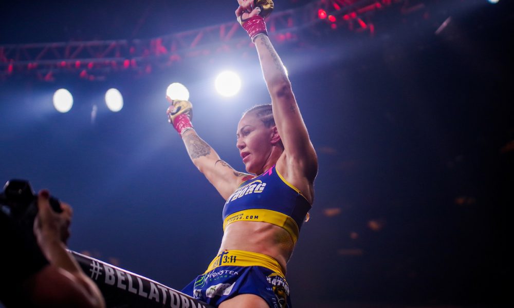Cris Cyborg vence por nocaute no boxe e celebra 20 anos de carreira