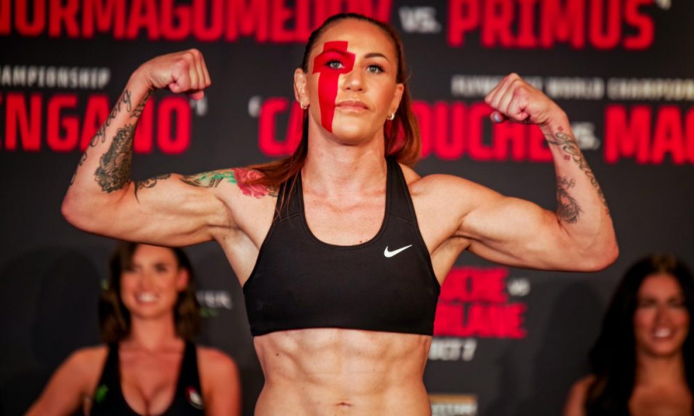 Cris Cyborg tenta defender seu título pela quinta vez no Bellator 300