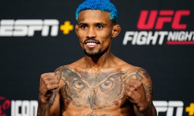 Mateus Bocão posa para fotos após vencer a balança no UFC Vegas 80