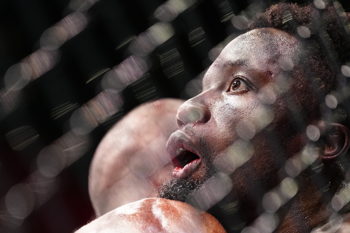 Sodiq Yussuf lutou contra Edson Barboza