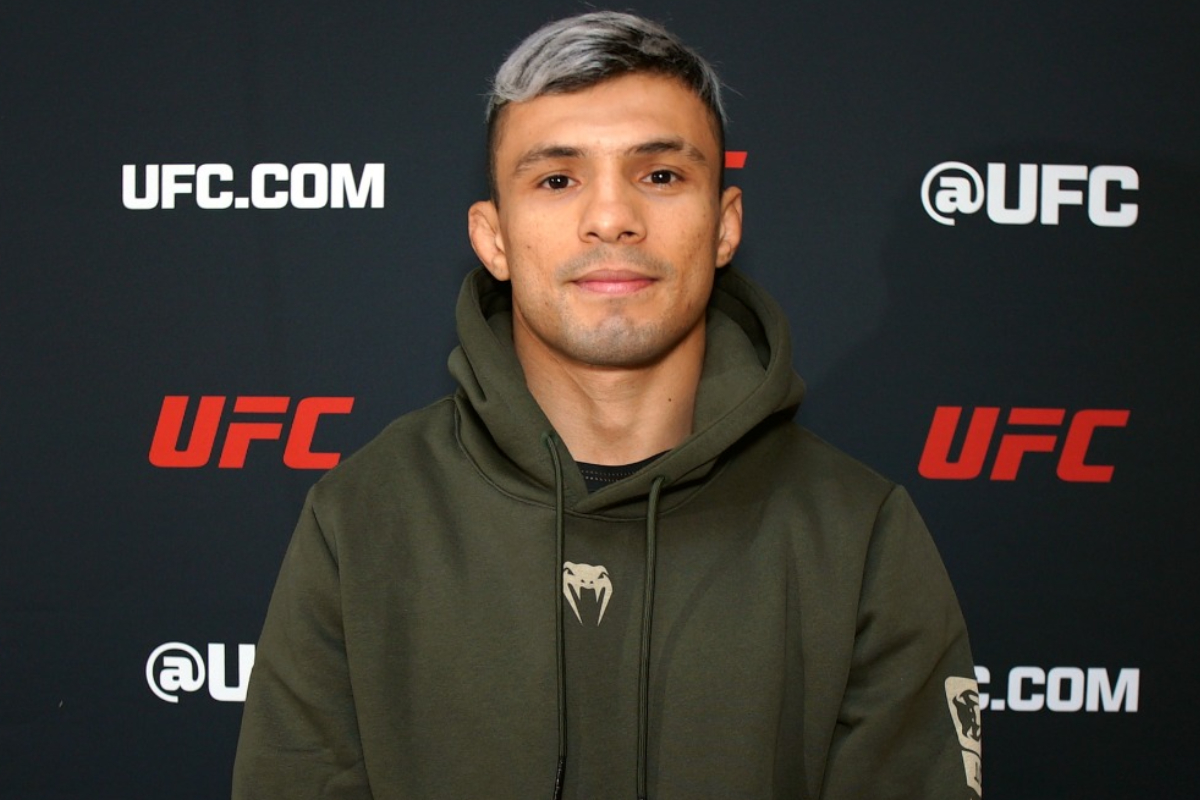 Alessandro Costa conversa com a imprensa antes do UFC 295