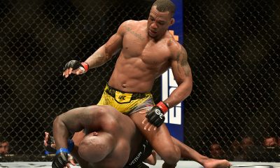 Jaílton Malhadinho monta em Derrick Lewis, que tenta escapar da posição