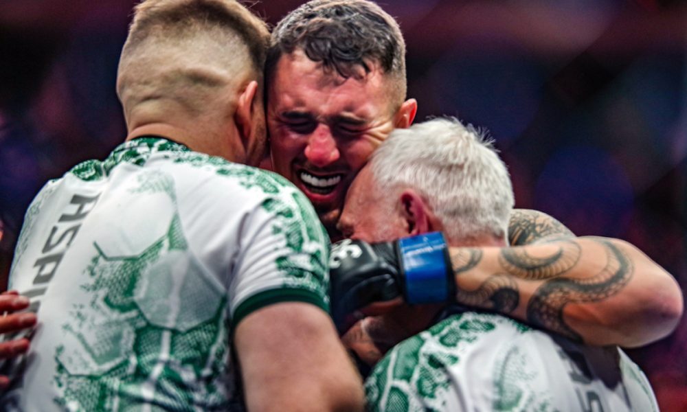 Pai de Tom Aspinall atualiza estado do campeão após dedada no olho: “A situação não é boa”