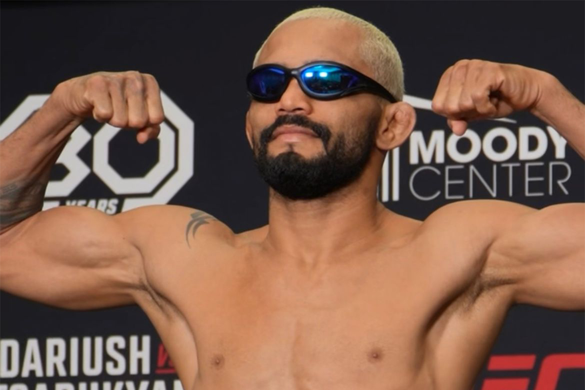 Deiveson Figueiredo posa para fotos após bater o peso para o UFC Austin