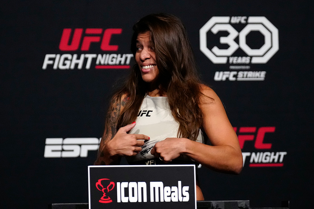 Mayra Sheetara Bueno fica surpresa ao se pesar acima do limite dos galos