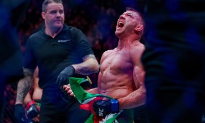 Dricus du Plessis comemora sua vitória sobre Sean Strickland no UFC 297.