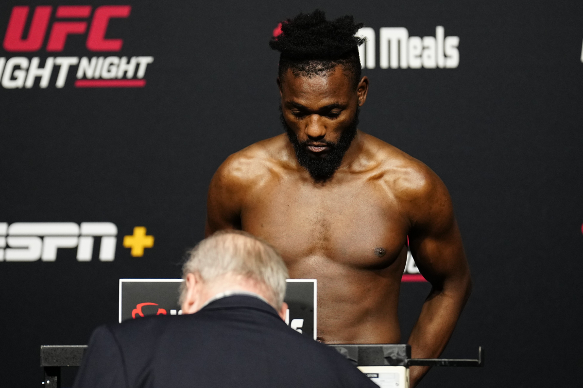 Manel Kape falha na balança da pesagem do UFC Vegas 84.