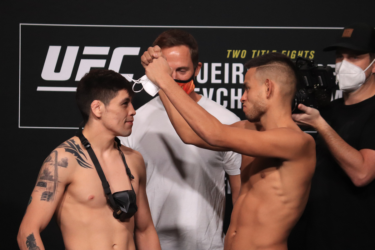 Brandon Moreno e Brandon Royval fazem encarada antes do UFC 255.