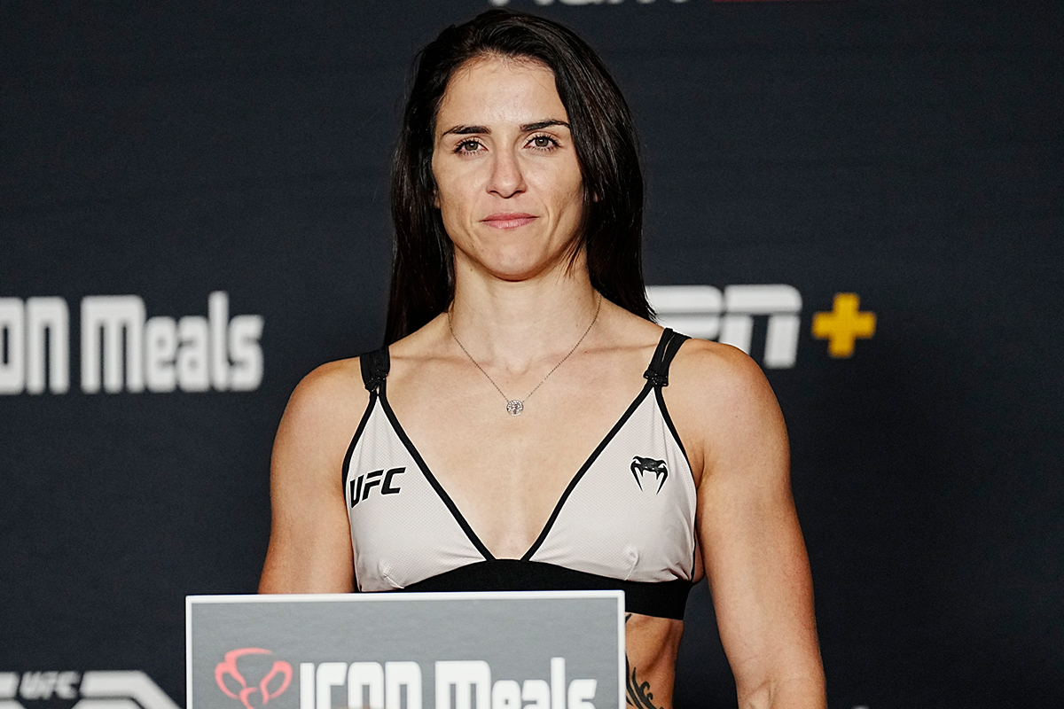 Norma Dumont sobe na balança para confirmar sua presença no card do UFC