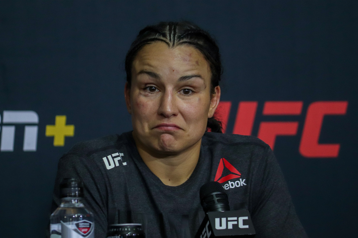 Raquel Pennington encara Mayra Sheetara pelo título peso-galo no UFC 297.