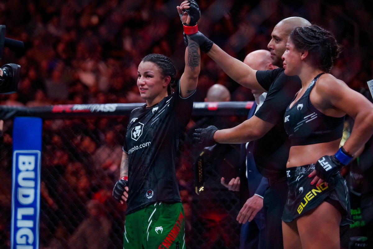 Mayra Sheetara foi derrotada por Raquel Pennington no UFC 297.