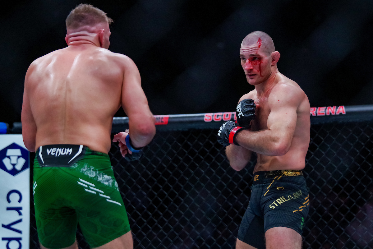 Sean Strickland perdeu para Dricus du Plessis no UFC 297.