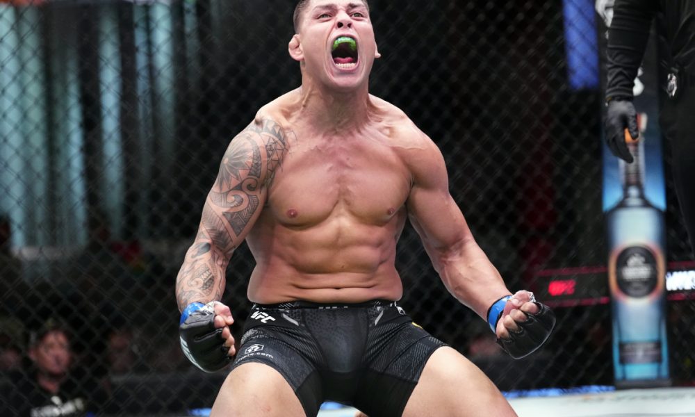 Brunno Hulk nocauteou Phil Hawes no UFC