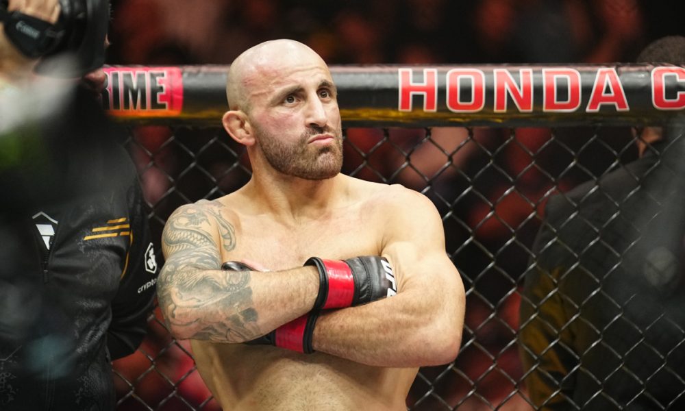Volkanovski pressiona Jon Jones em meio à indefinição sobre futuro no UFC: “Se aposente”