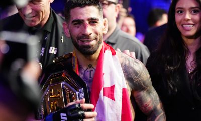 Ilia Topuria deixa a arena do UFC 298 com o cinturão peso-pena.