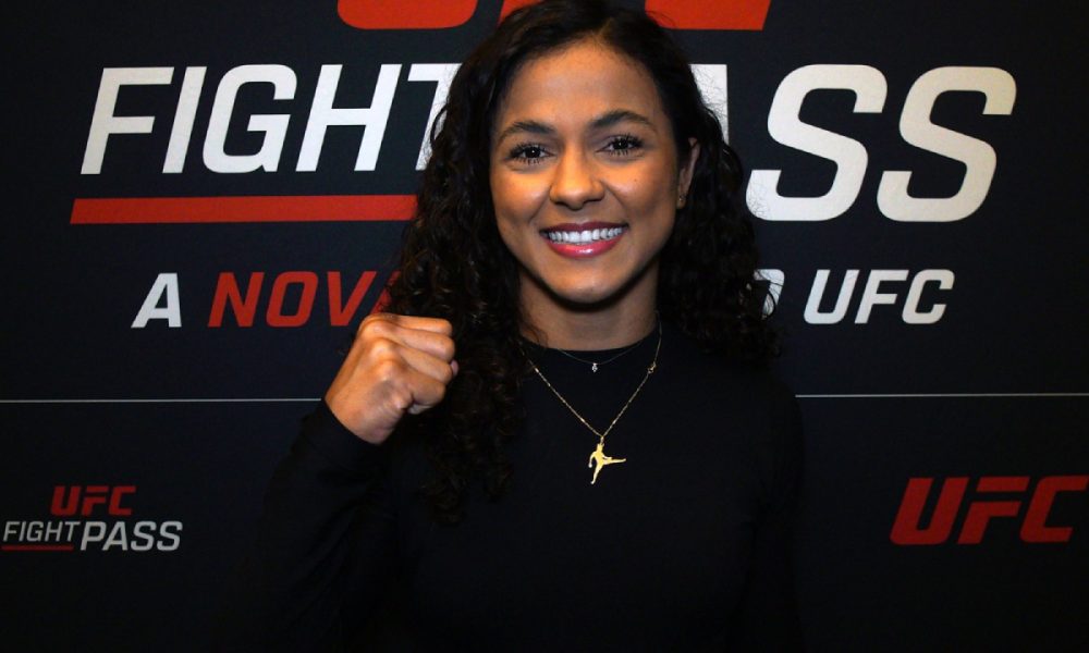Natália Silva posa para foto no media day do UFC Vegas 85.