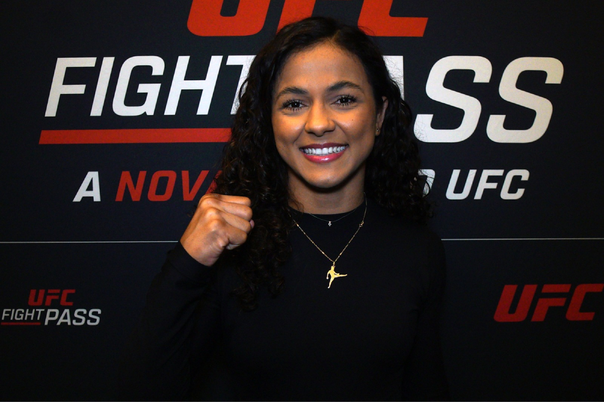 Natália Silva posa para foto no media day do UFC Vegas 85.