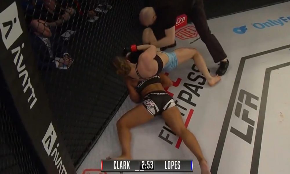 Lutadora brasileira de MMA urina após ser estrangulada no LFA; veja