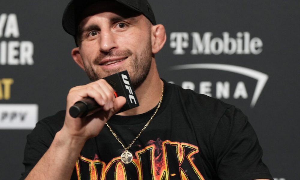 Volkanovski promete aplicar ‘lição de humildade’ em Topuria no UFC 298