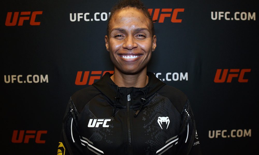 Fim do jejum! Luana Dread comemora primeira vitória pela via rápida no UFC