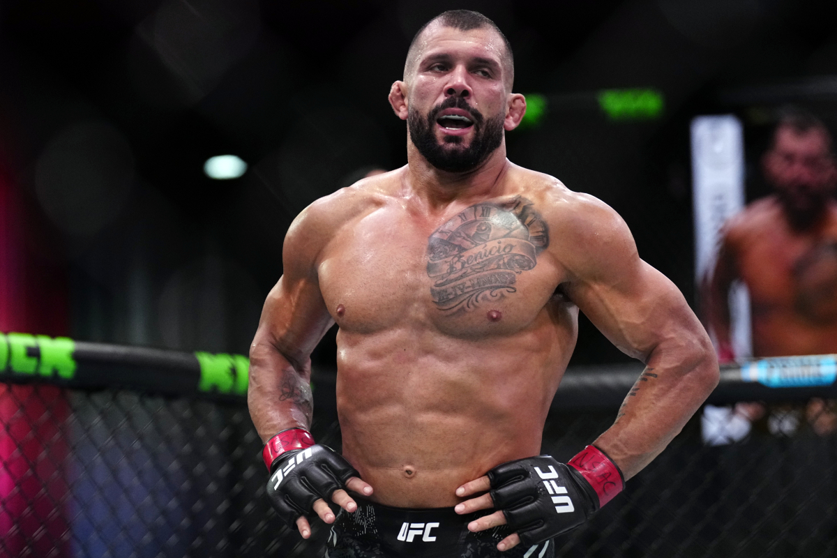 Rodolfo Vieira venceu Armen Petrosyan no UFC