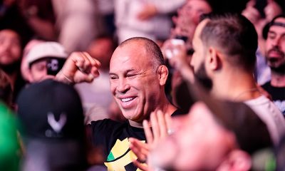 Wanderlei Silva é aplaudido após ser induzido ao Hall da Fama do UFC