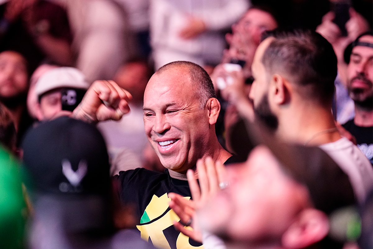 Wanderlei Silva é aplaudido após ser induzido ao Hall da Fama do UFC