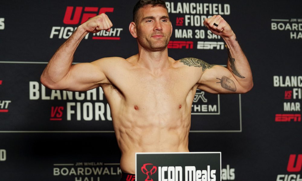 Ex-campeão do UFC, Weidman promete atenção para evitar nova fratura à la Anderson Silva