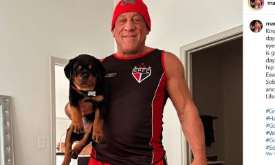 Mark Coleman com a camiseta do São Paulo.