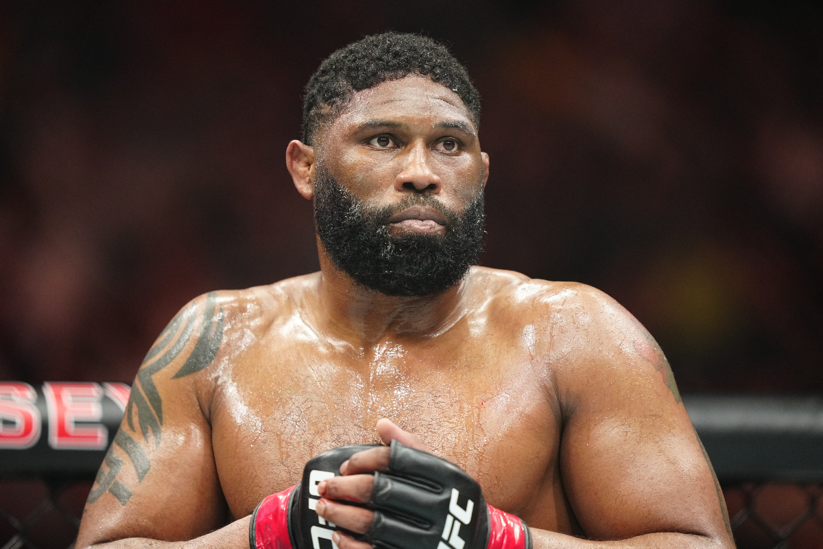 Curtis Blaydes em ação contra Malhadinho no UFC 299