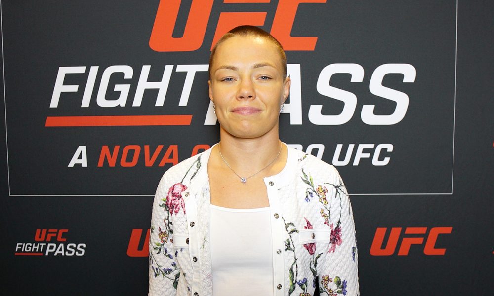 Rose Namajunas posa para fotos após dar entrevista para a reportagem da Ag Fight