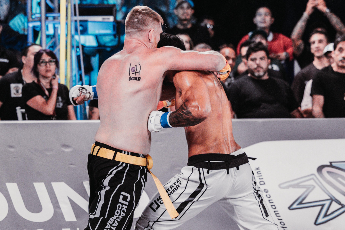 Sam Alvey manteve o cinturão após 'no contest' por conta de uma cabeçada acidental