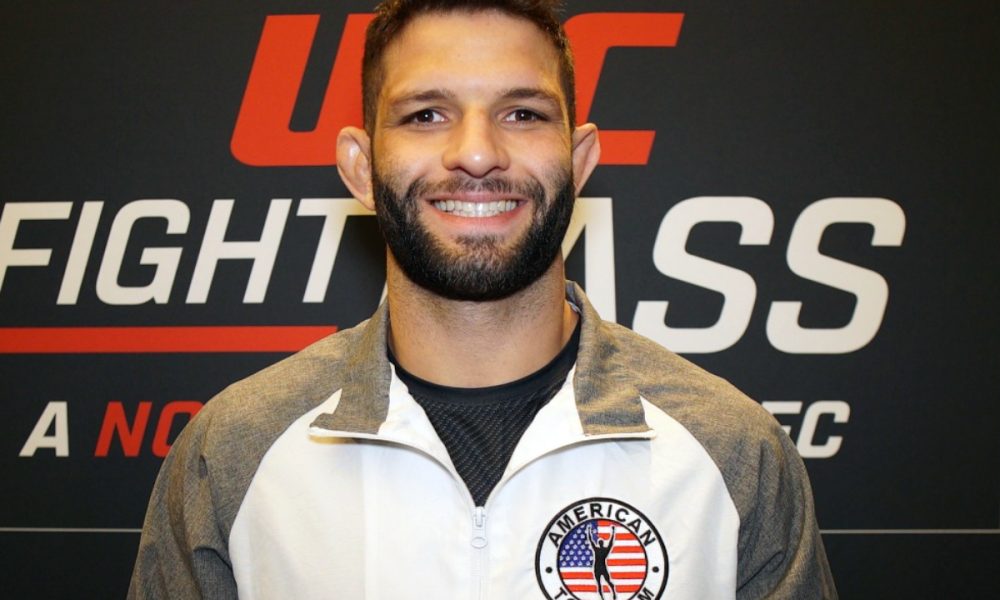 Empolgado com vitória, Thiago Moisés desafia top-10 dos leves do UFC