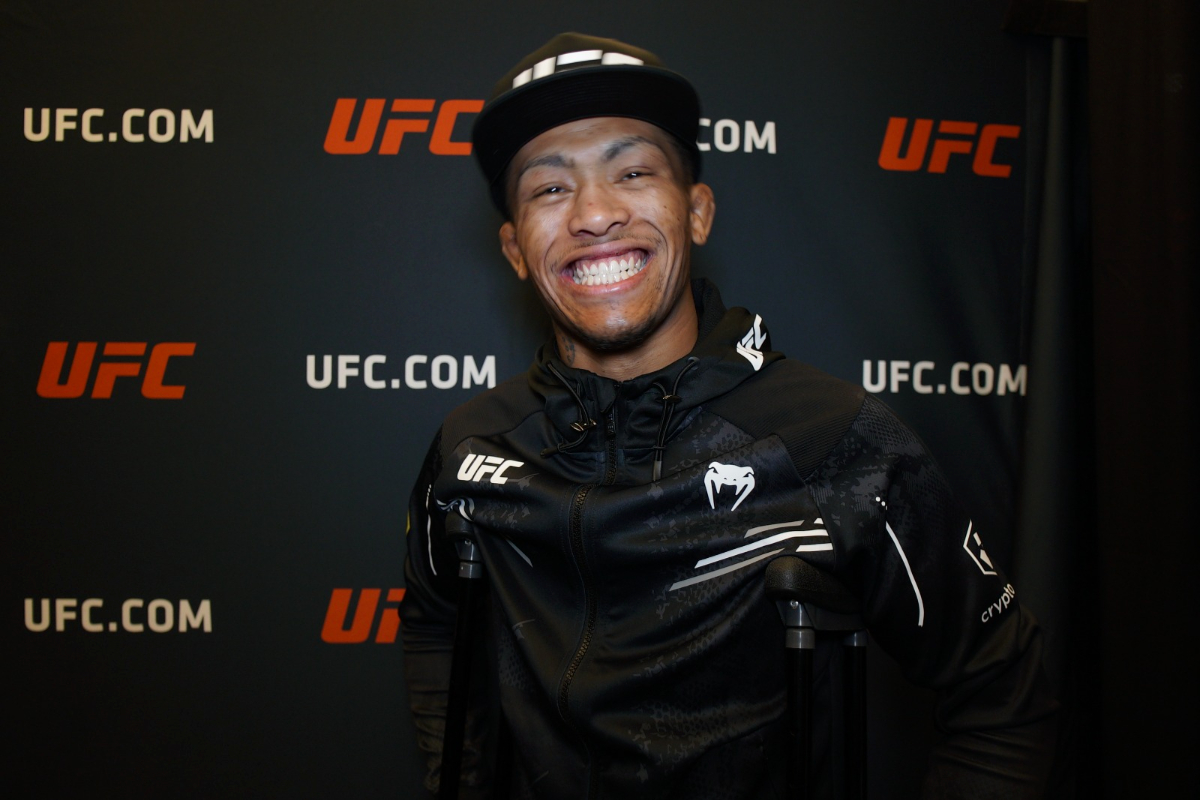 Lok Dog sorri em entrevista para a Ag Fight