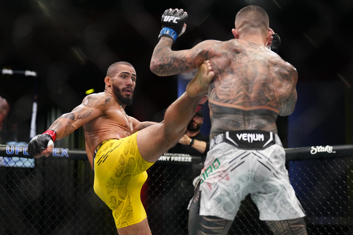 Vitor Petrino desfere chute na costela de Tyson Pedro