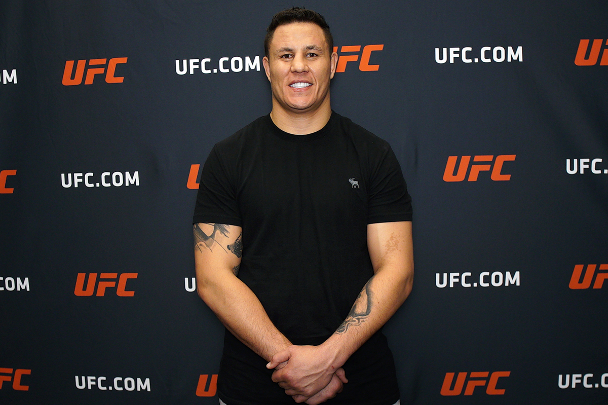 Jhonata Diniz posa para fotos após ser entrevistada pela reportagem da Ag Fight